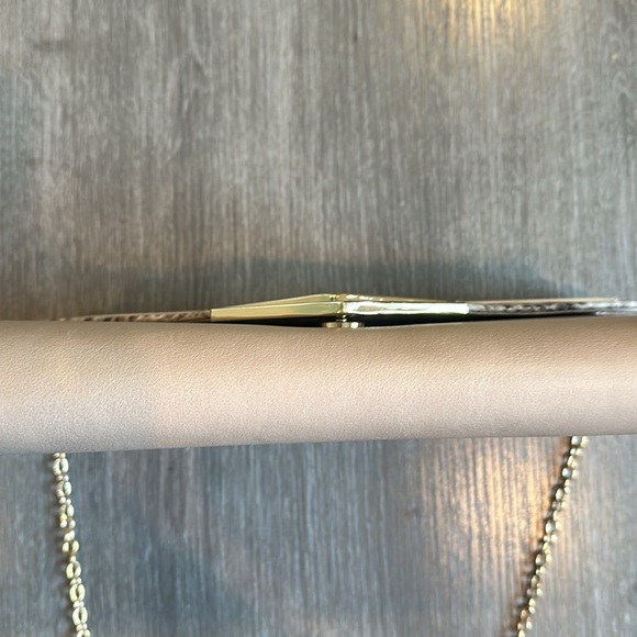 Large Taupe/Snakeskin/Beige Clutch w/Gold Hardware & Gold Detachable Chain Strap - Picture 4 of 6